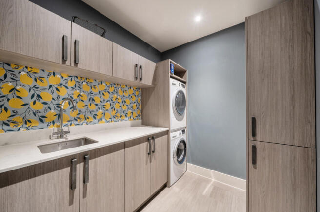 1407060-12-697ca3...