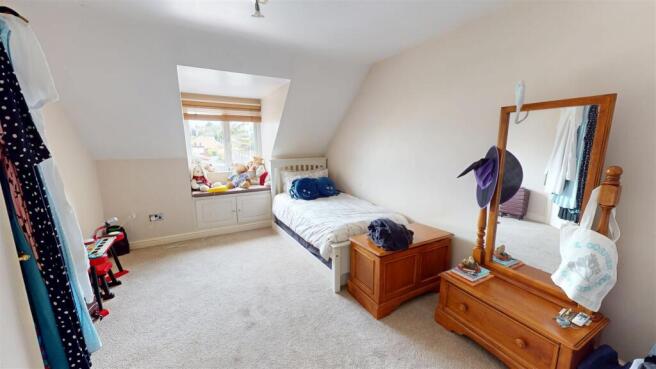4 bed Detached for sale Image 11
