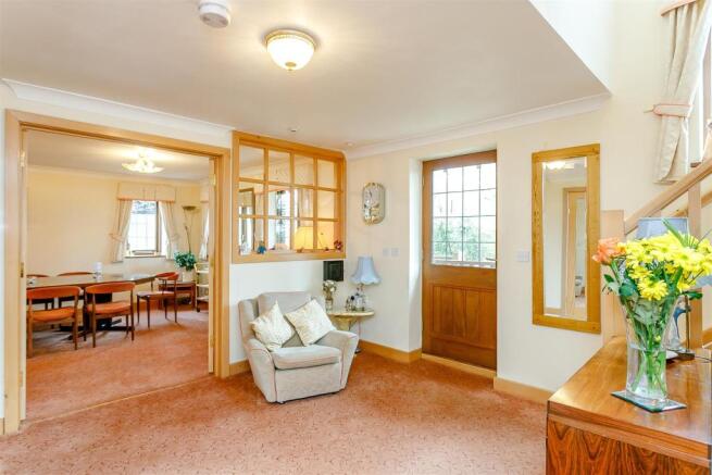 8334624-interior13.jpg