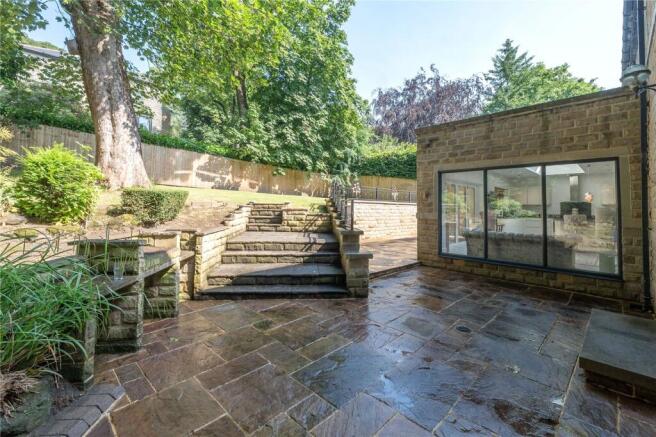 5 bed Detached for sale Image 10