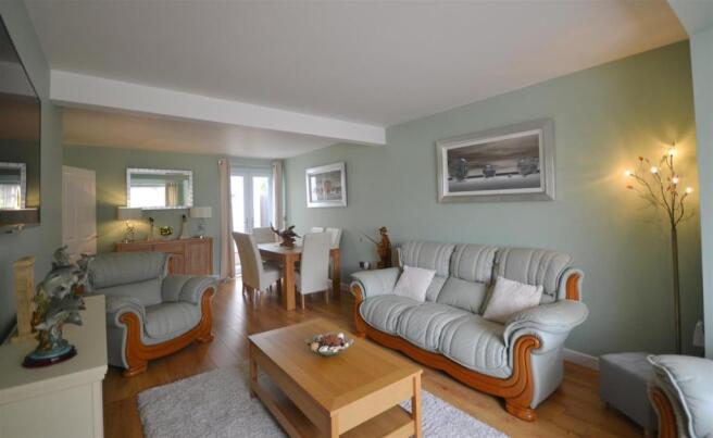 10 Living Room.jpg