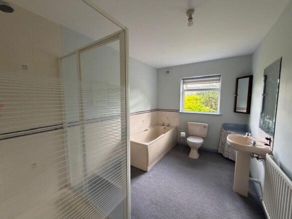 5 bed Detached for sale Image 11