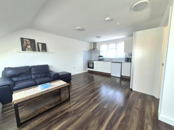 Flat to rent Silkfield Road - All bills included