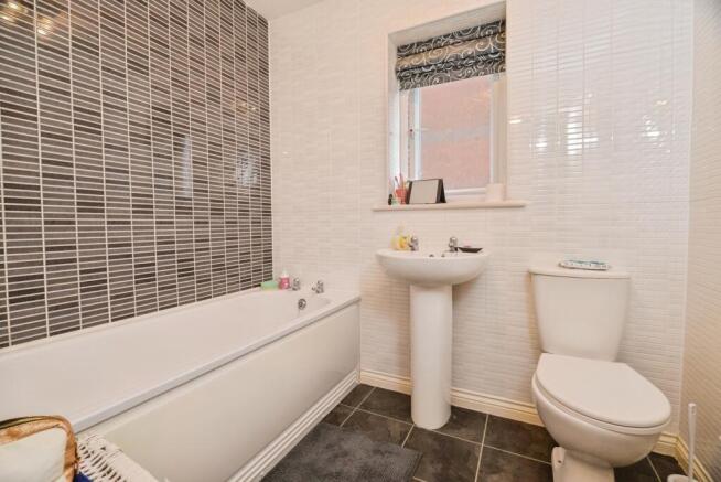 3 bed Semi-Detached for sale Image 10