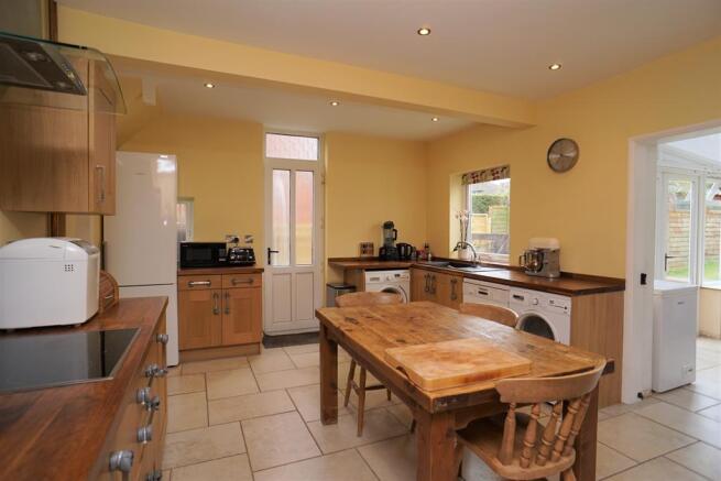 KITCHEN DINER