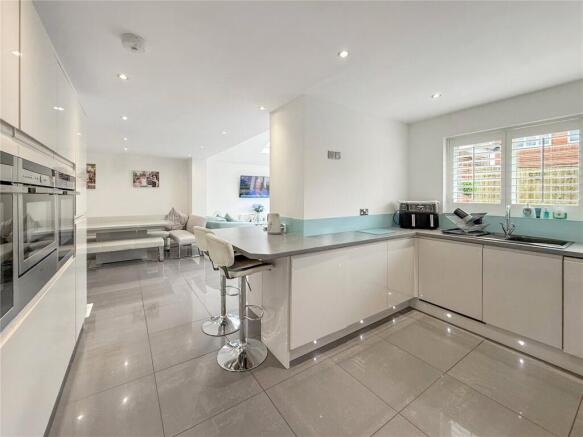 4 bed Detached for sale Image 3