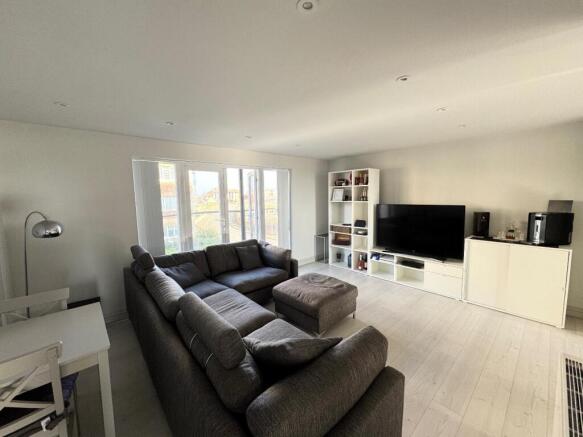 LOUNGE / SITTING AREA