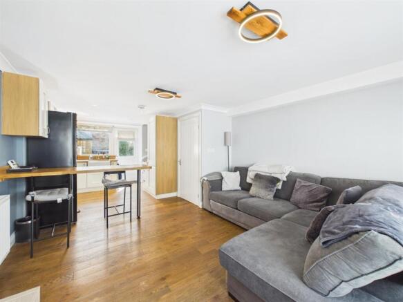 Open plan lounge/dining/kitchen: