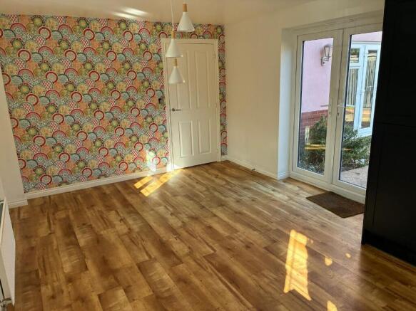 KITCHEN/DINING ROOM