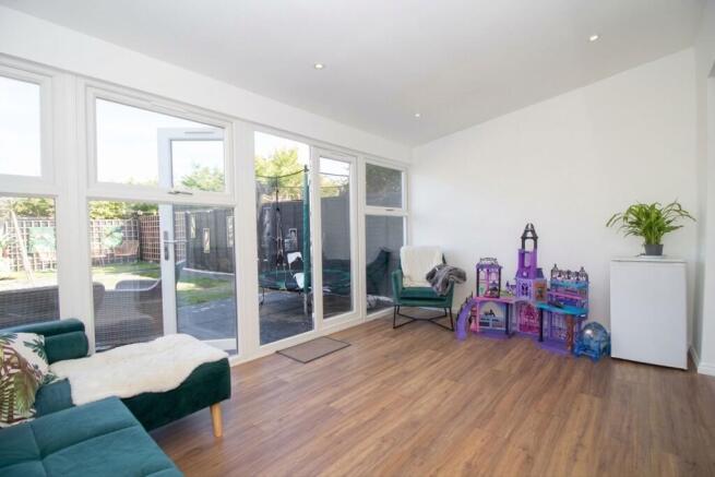Lytham Avenue, South Oxhey, WD19 photo 4