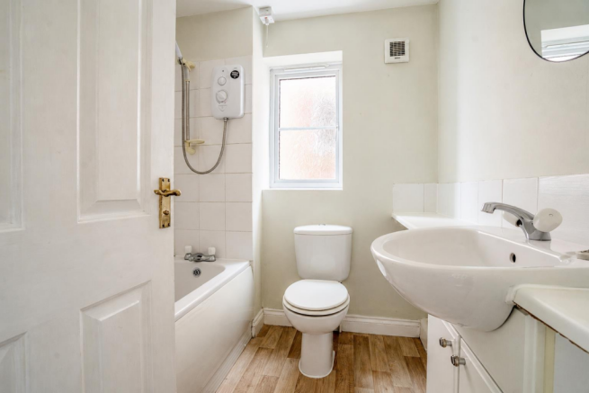 3 bed Semi-Detached to rent Image 8