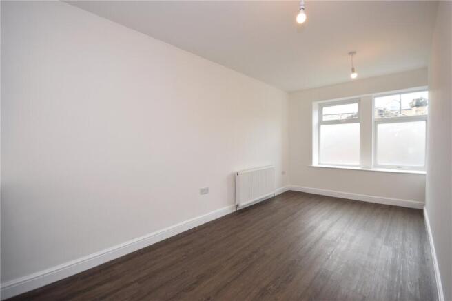 2 bed Apartment to rent Image 11