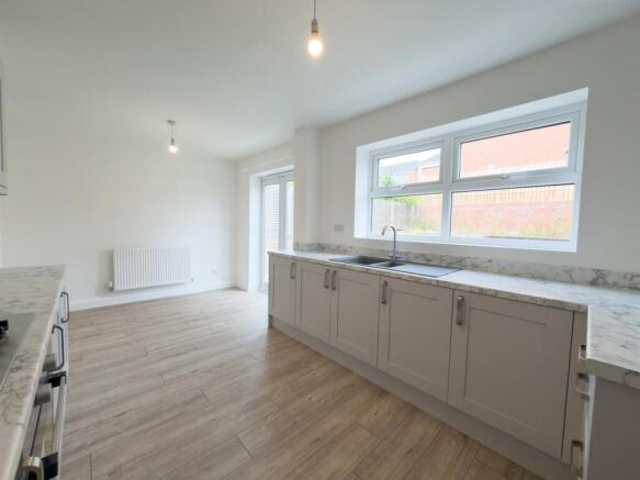 4 bed Detached for sale Image 10