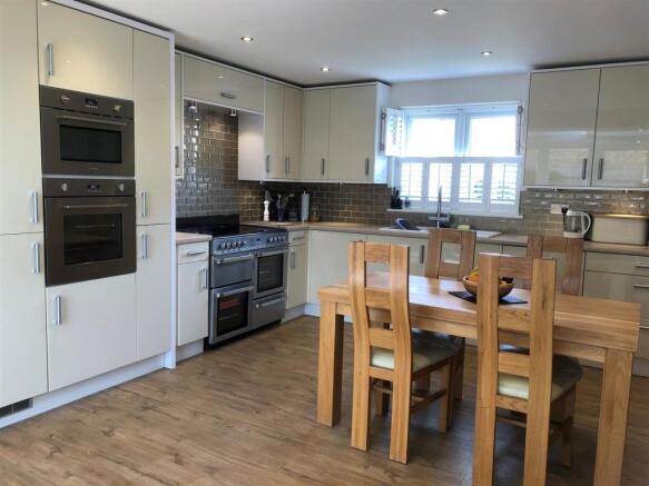 Kitchen 4.jpg