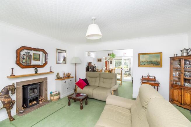 4 bed Detached for sale Image 9