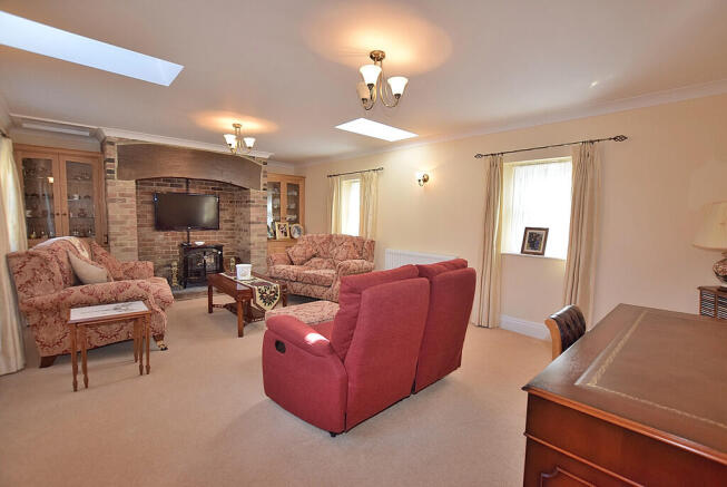 3 bed Semi-Detached for sale Image 5