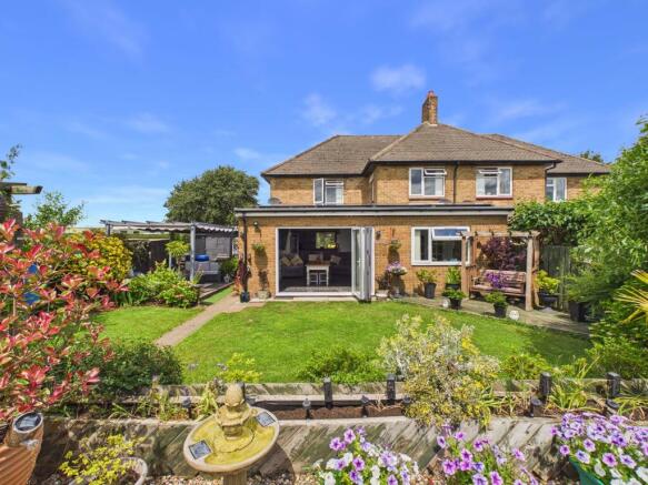 3 bed Semi-Detached for sale Image 4