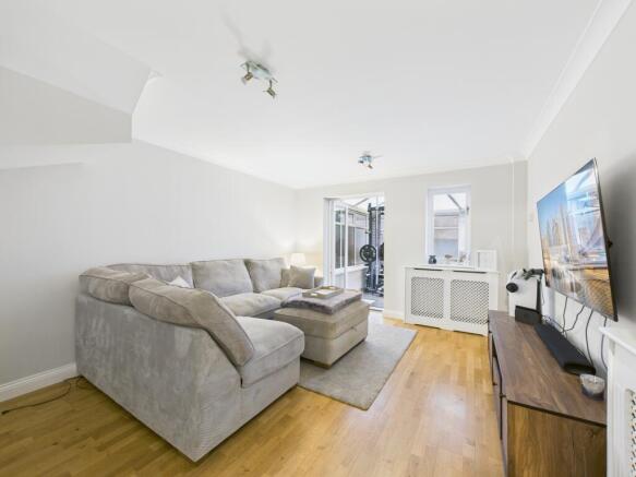 CAM04018G0-PR0424-STILL008