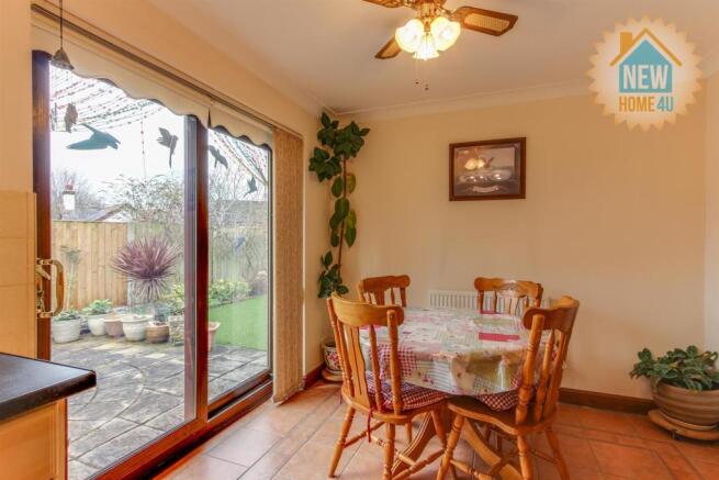 KITCHEN/DINING ROOM: