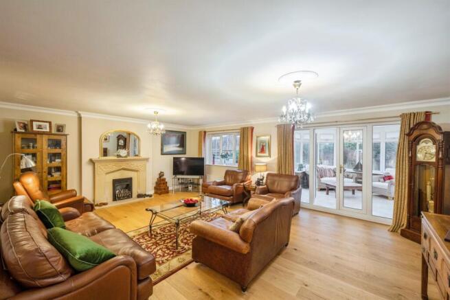 4 bed Detached for sale Image 5