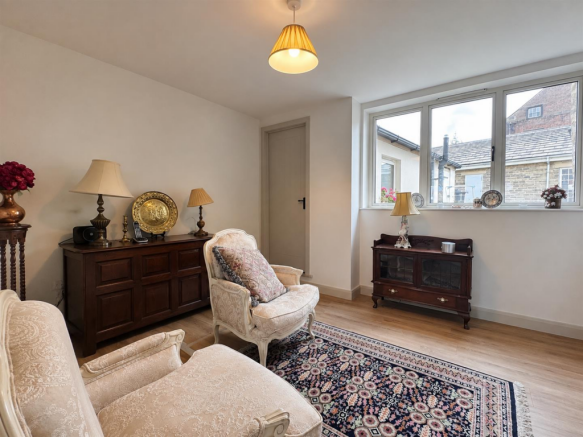 2 bed Character Property to rent Image 12