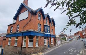 Flat 2, 28 The Arches, Chickerell Road, Weymouth DT4 8HX