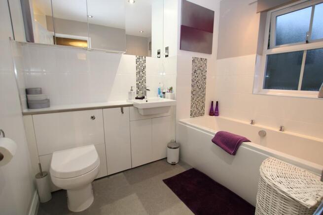 ENSUITE BATHROOM