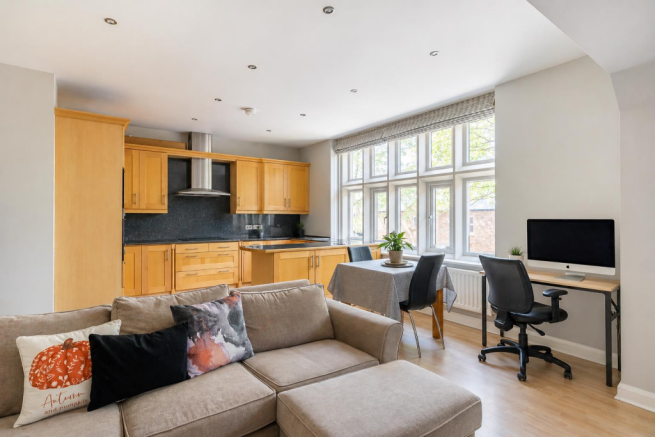 2 bed Apartment for sale Image 6