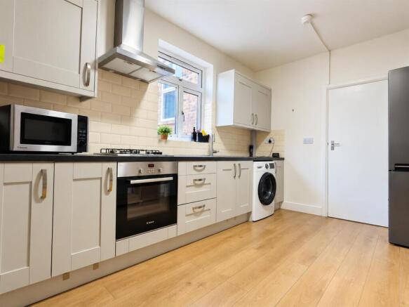 02 Kitchen.jpg