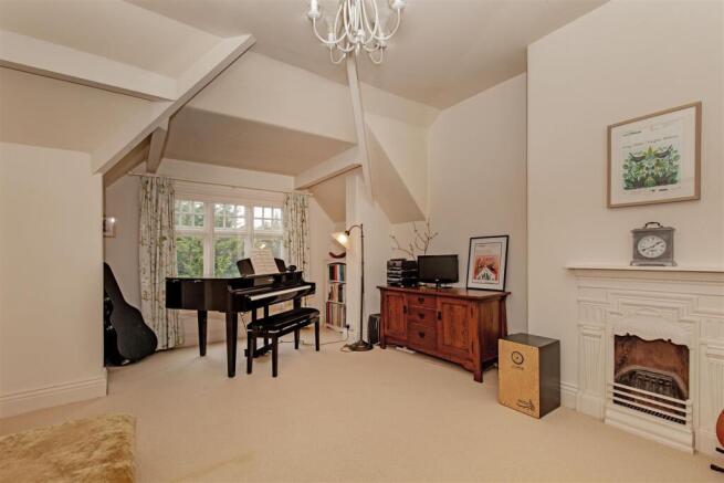 Bedroom 4-3.jpg