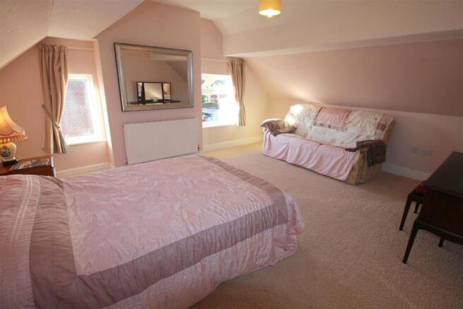 St Leonards Road West, 18, bed 2.JPG