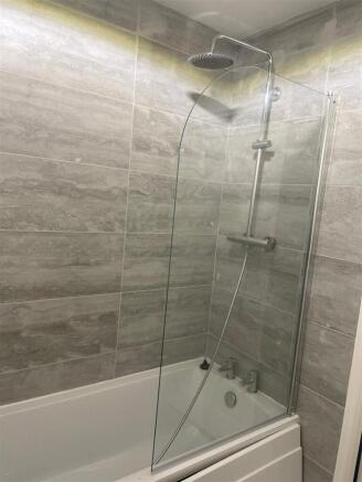 2 bed Apartment to rent Image 10
