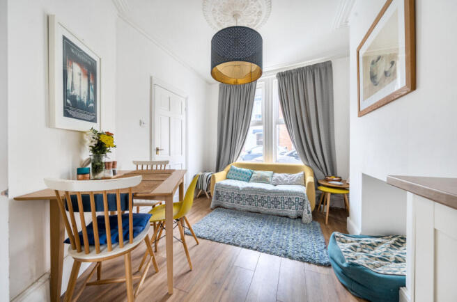 1406462-4-69807bb...