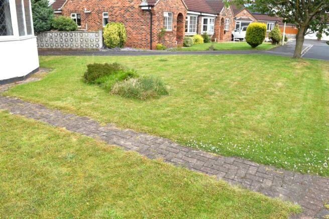 FRONT GARDEN