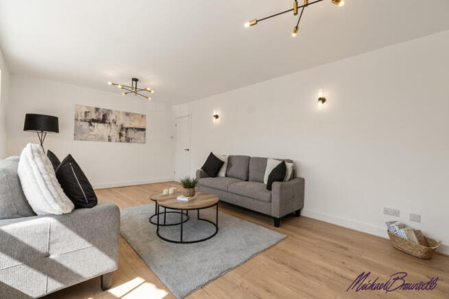 4 bed Detached for sale Image 11