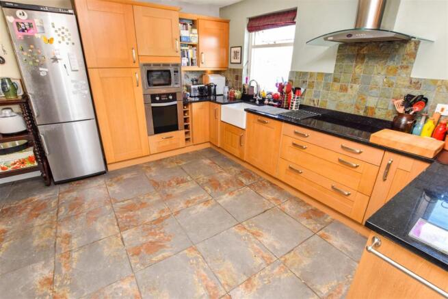 Kitchen NEW.jpg