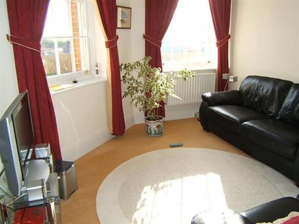LOUNGE/DINING ROOM