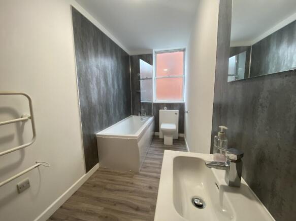2 bed Apartment to rent Image 7