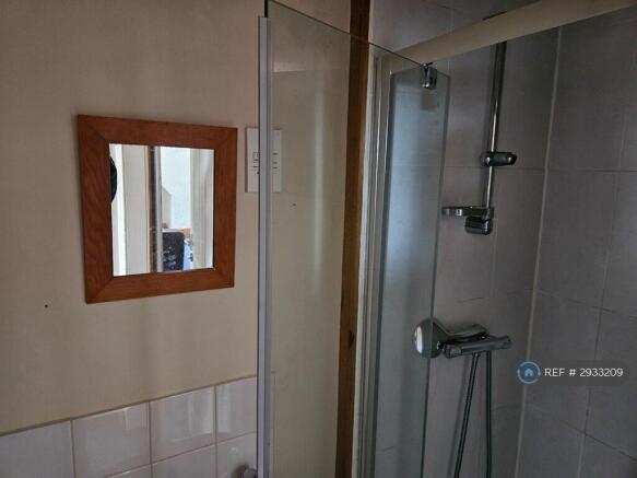 1 bed Flat to rent Image 4