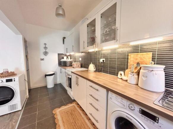 2 bed House for sale Image 4