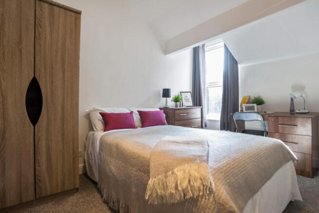 5 bed House to rent Image 5