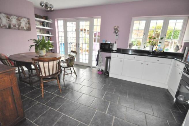 DINING/LIVING AREA