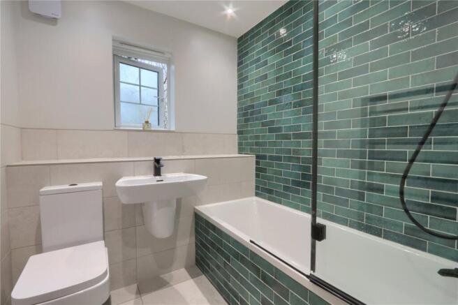 5 bed Detached for sale Image 12