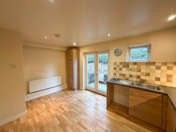 3 bed Terraced for sale Image 6