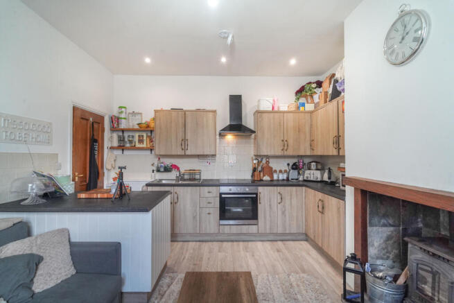 2 bed Flat for sale Image 3