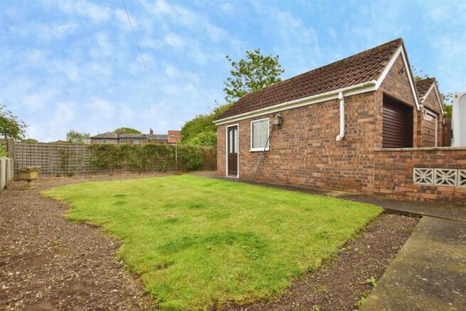 1147a52e-garage 20garden.JPG