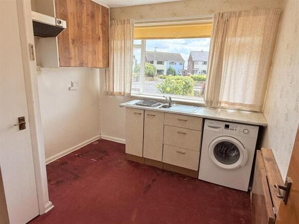 2 bed Semi-Detached Bungalow for sale Image 5