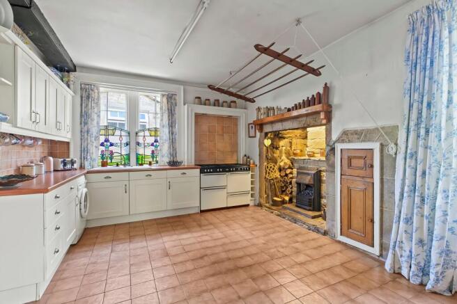 4 bed Semi-Detached for sale Image 6