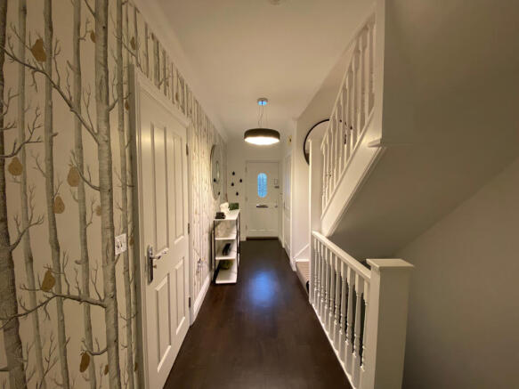 ENTRANCE HALLWAY TO FIRST FLOOR