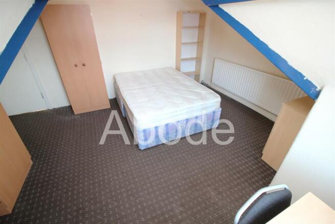 6 bed House to rent Image 6